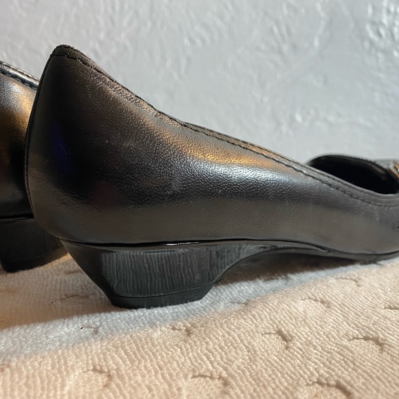 Aldo Women Ballet Flat Pumps Black Leather Perforated Buckle Slip On Low Heel - Picture 16 of 16